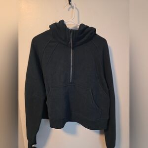 Lululemon Athletica crop scuba M/L